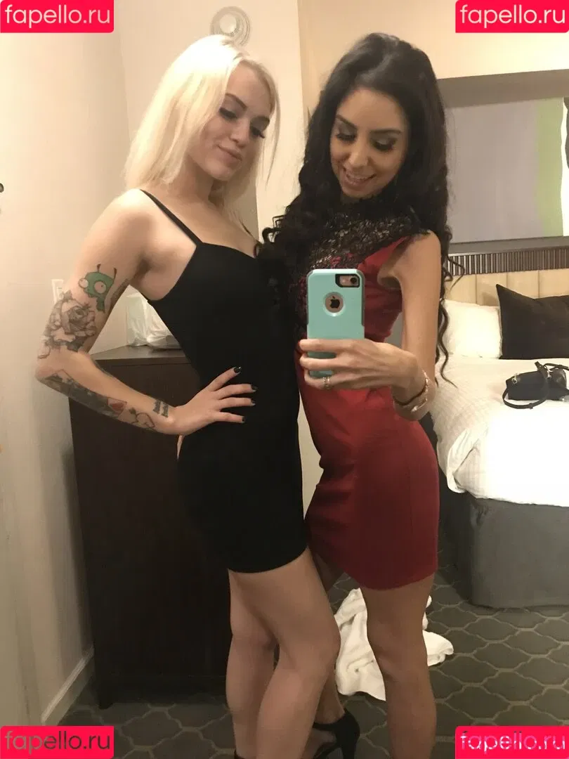 officialtrinitystclair / trinitystclair Onlyfans Photo Gallery 