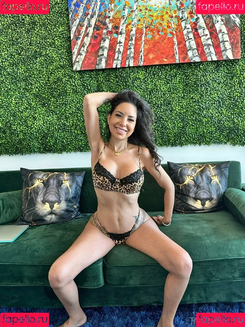 officialtrinitystclair / trinitystclair Onlyfans Photo Gallery 