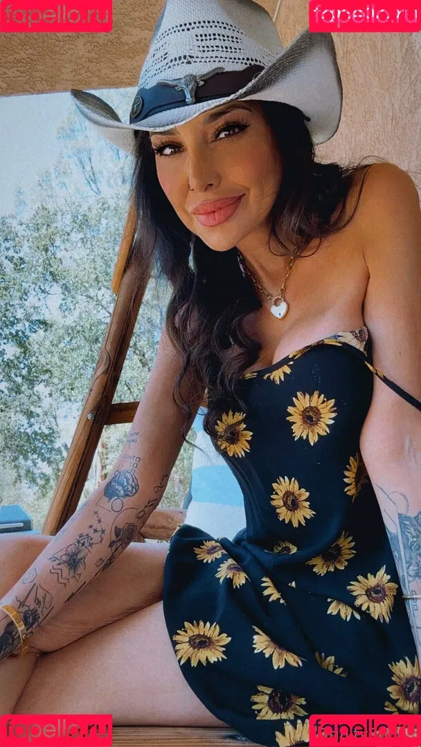 officialtrinitystclair / trinitystclair Onlyfans Photo Gallery 