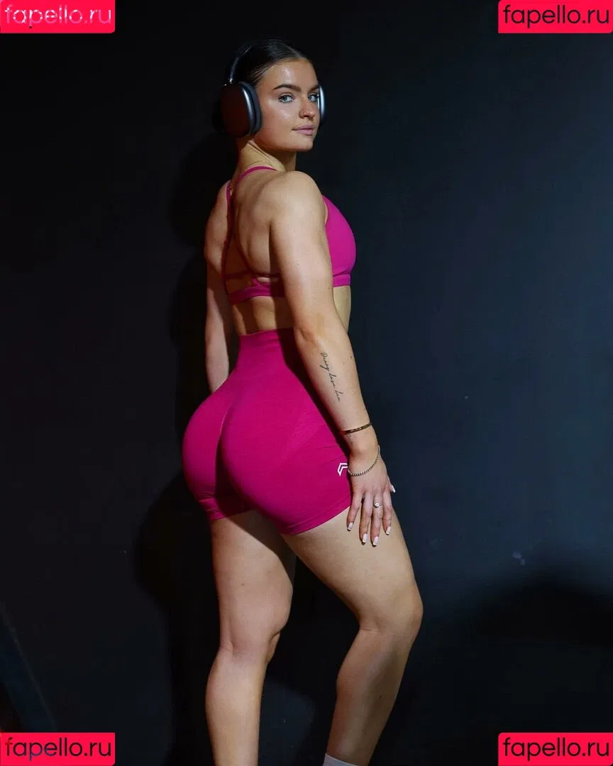 MIA GREEN / mialaurengreen / wetmia Onlyfans Photo Gallery 