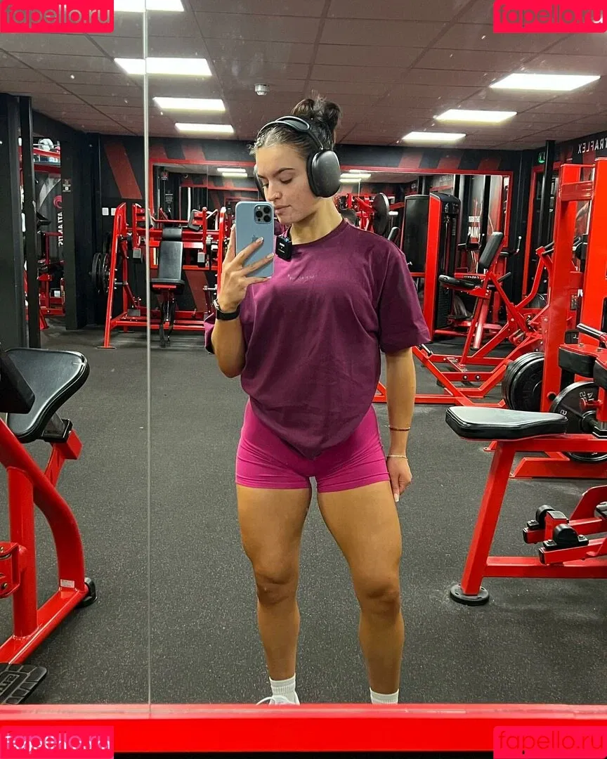 MIA GREEN / mialaurengreen / wetmia Onlyfans Photo Gallery 