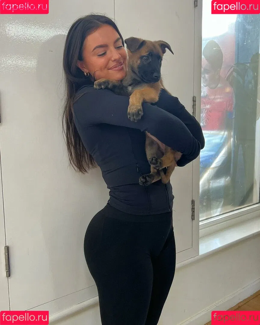 MIA GREEN / mialaurengreen / wetmia Onlyfans Photo Gallery 