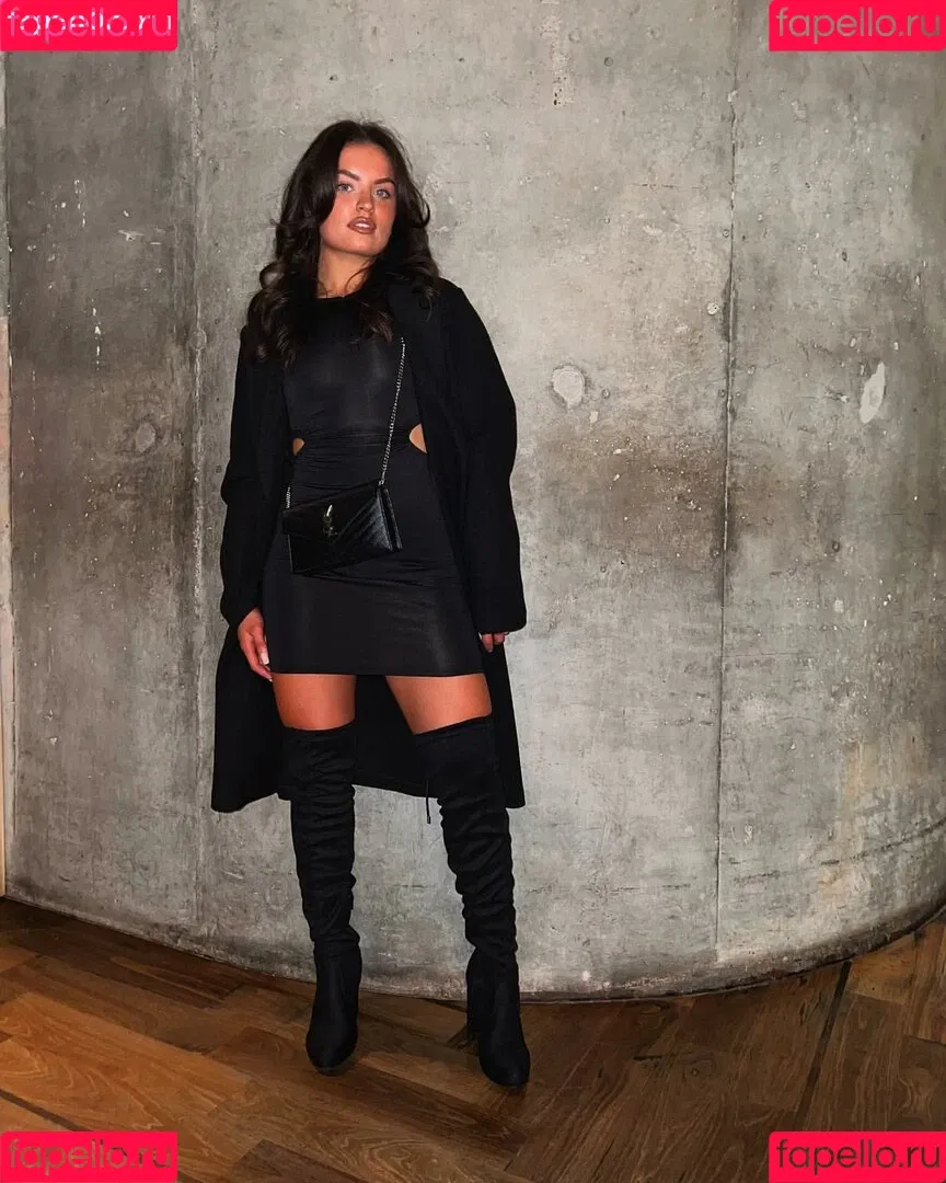 MIA GREEN / mialaurengreen / wetmia Onlyfans Photo Gallery 