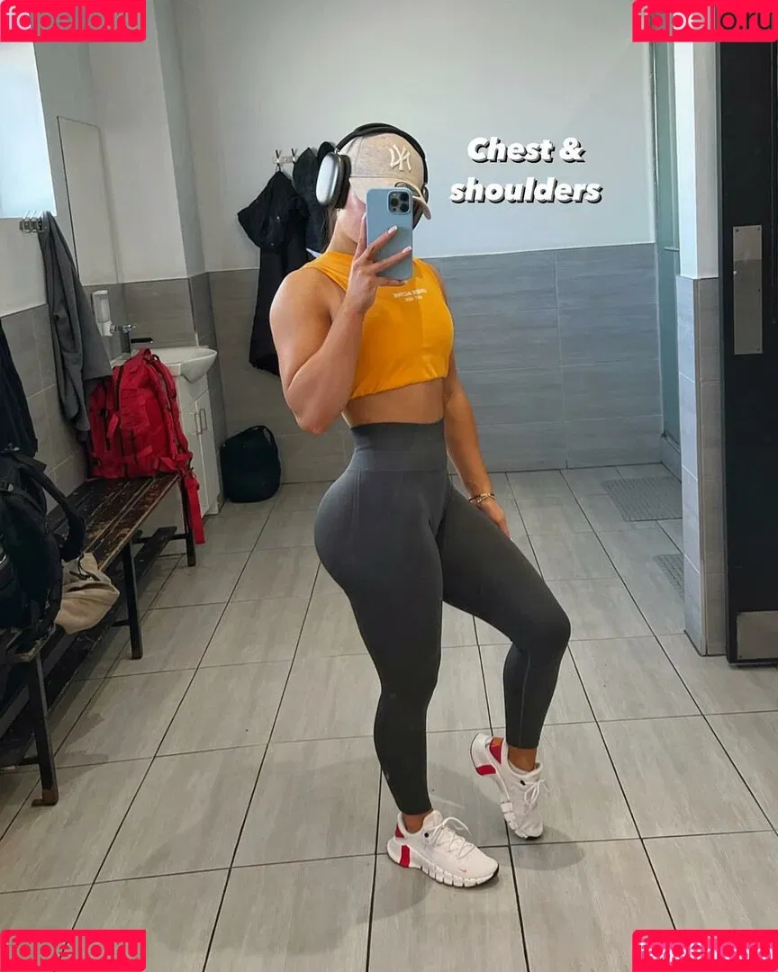 MIA GREEN / mialaurengreen / wetmia Onlyfans Photo Gallery 