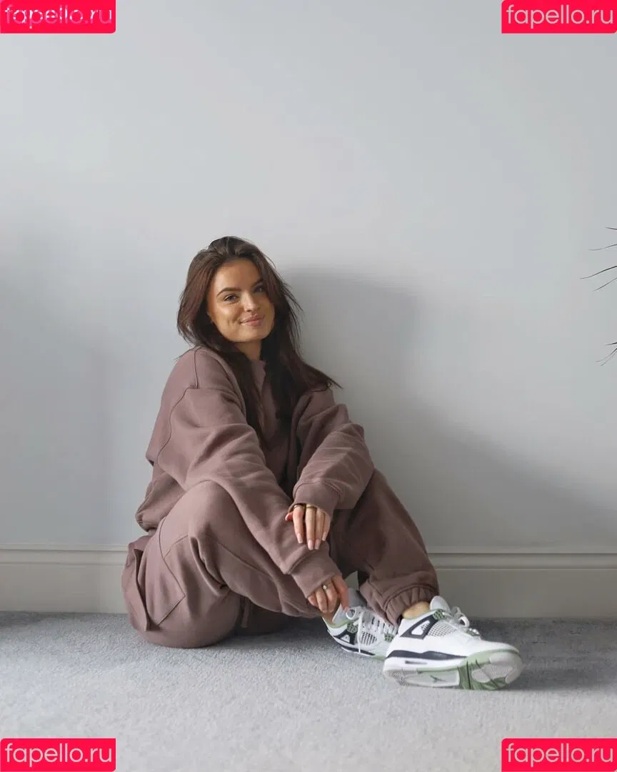 MIA GREEN / mialaurengreen / wetmia Onlyfans Photo Gallery 