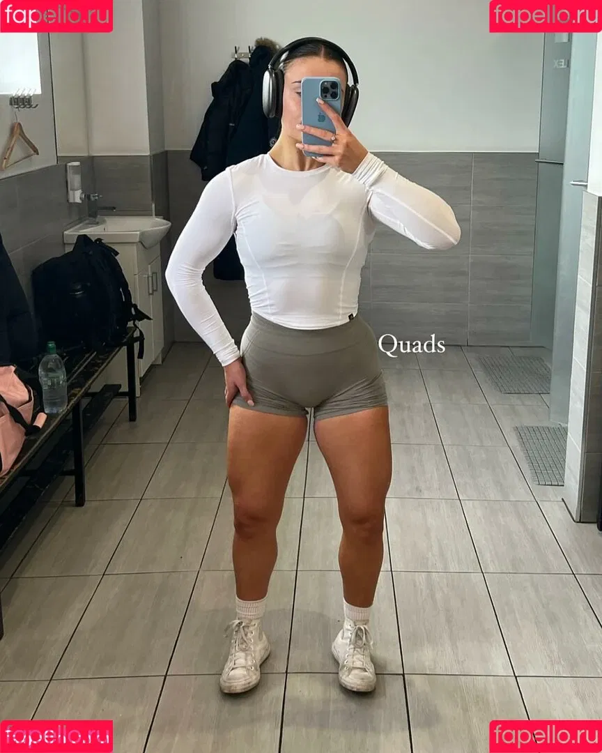 MIA GREEN / mialaurengreen / wetmia Onlyfans Photo Gallery 