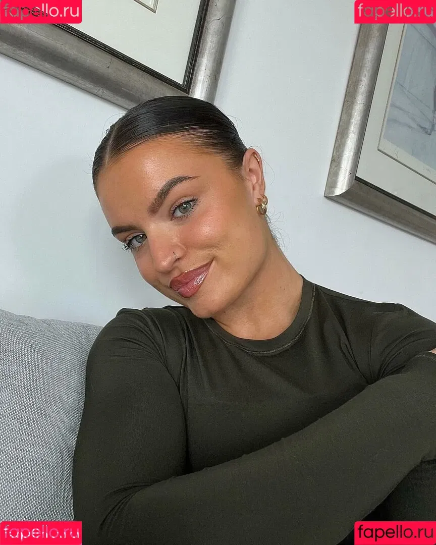 MIA GREEN / mialaurengreen / wetmia Onlyfans Photo Gallery 