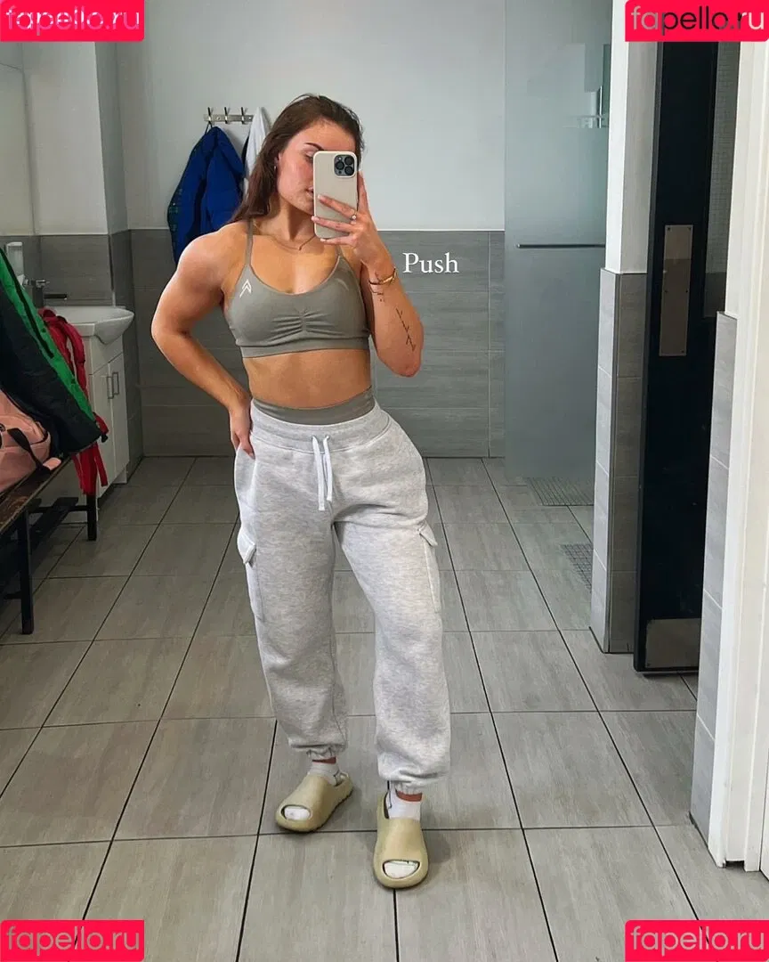 MIA GREEN / mialaurengreen / wetmia Onlyfans Photo Gallery 