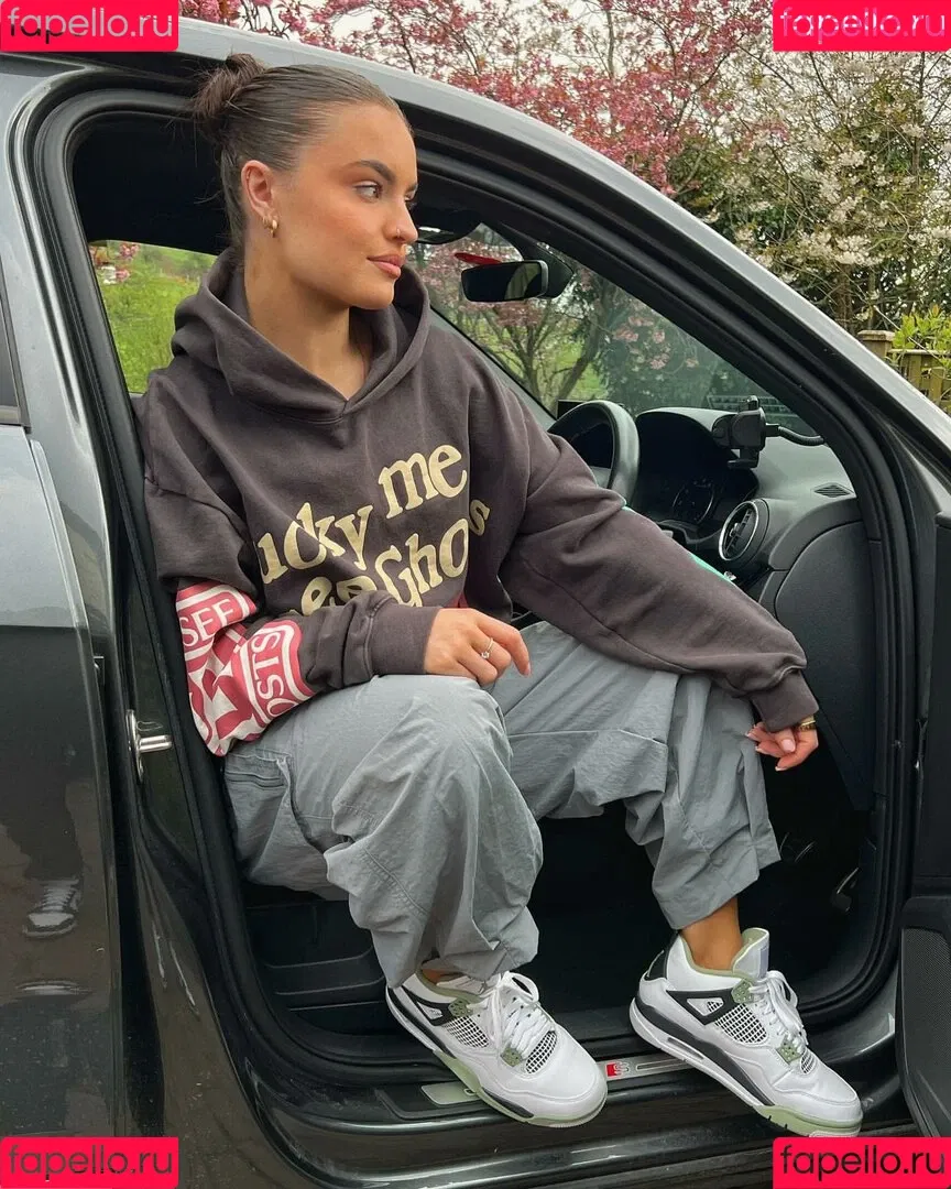 MIA GREEN / mialaurengreen / wetmia Onlyfans Photo Gallery 