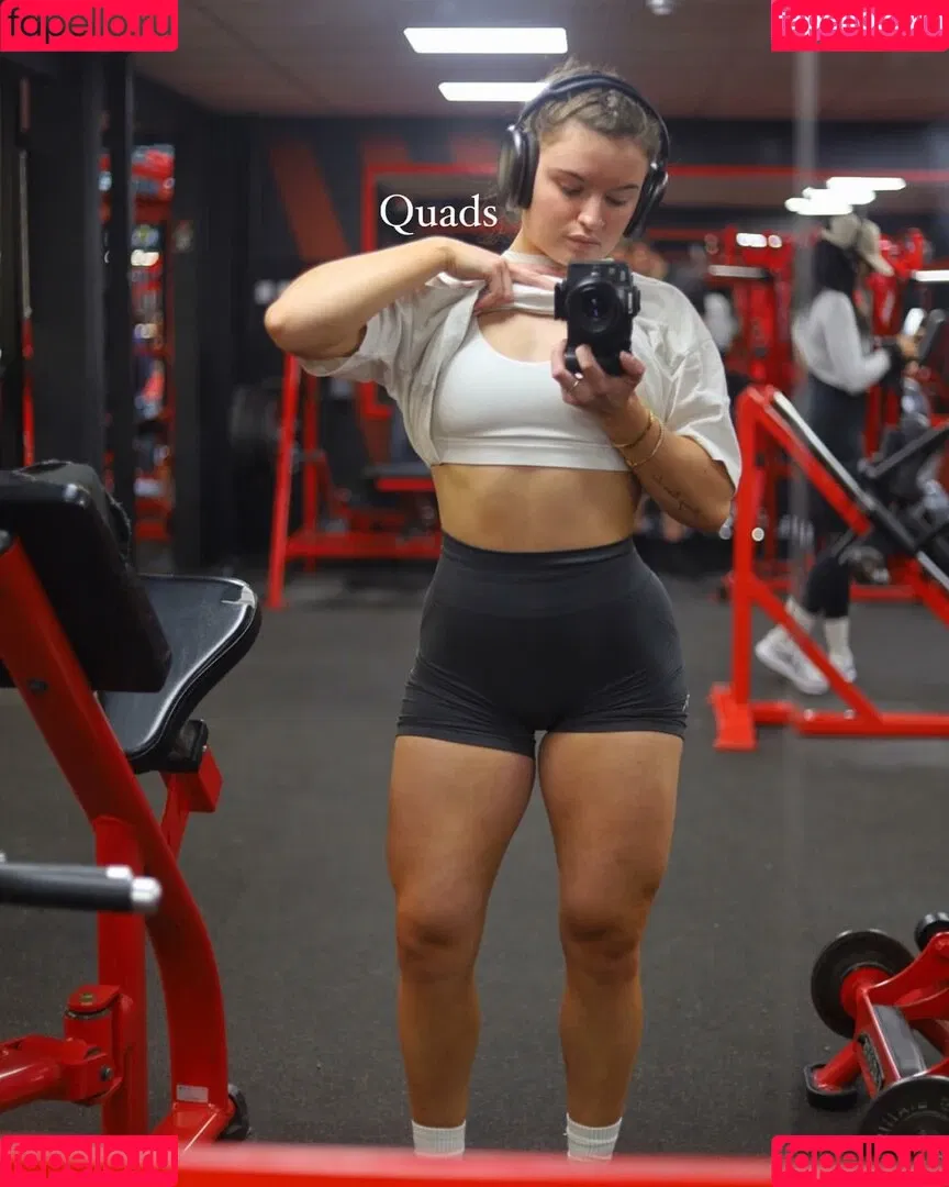 MIA GREEN / mialaurengreen / wetmia Onlyfans Photo Gallery 