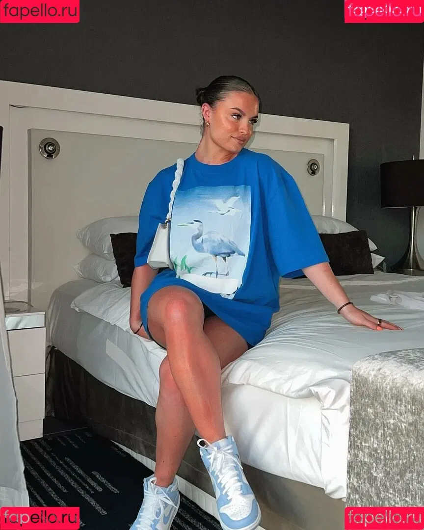 MIA GREEN / mialaurengreen / wetmia Onlyfans Photo Gallery 