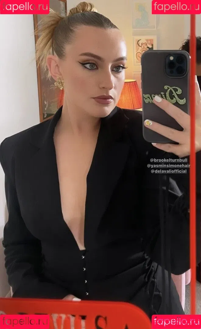 Amelia Dimoldenberg / ameliadimz / emilynudess Onlyfans Photo Gallery 