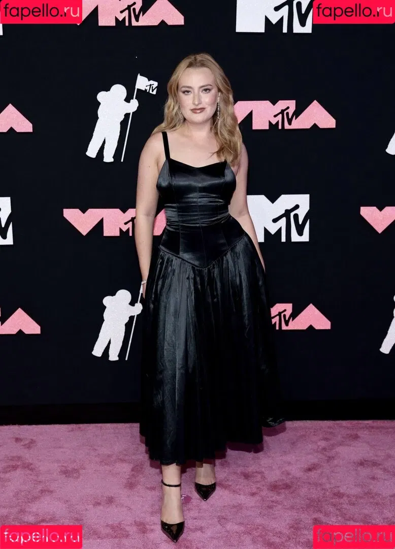 Amelia Dimoldenberg / ameliadimz / emilynudess Onlyfans Photo Gallery 