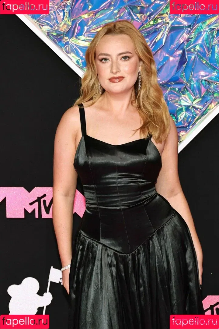 Amelia Dimoldenberg / ameliadimz / emilynudess Onlyfans Photo Gallery 