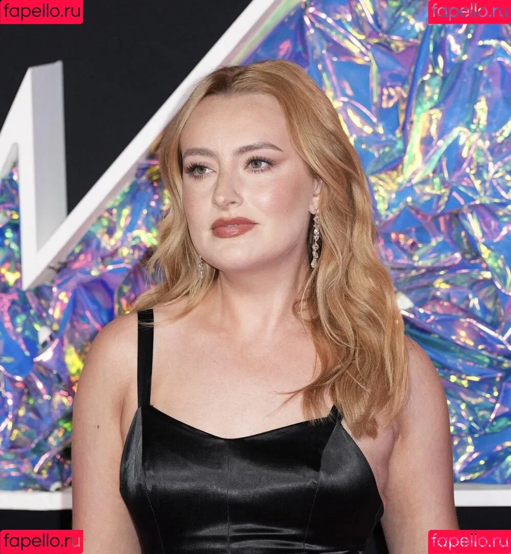 Amelia Dimoldenberg / ameliadimz / emilynudess Onlyfans Photo Gallery 