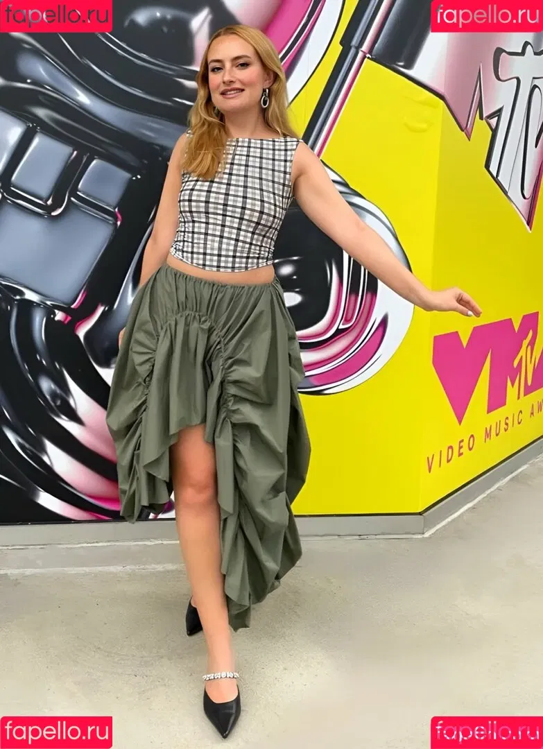 Amelia Dimoldenberg / ameliadimz / emilynudess Onlyfans Photo Gallery 