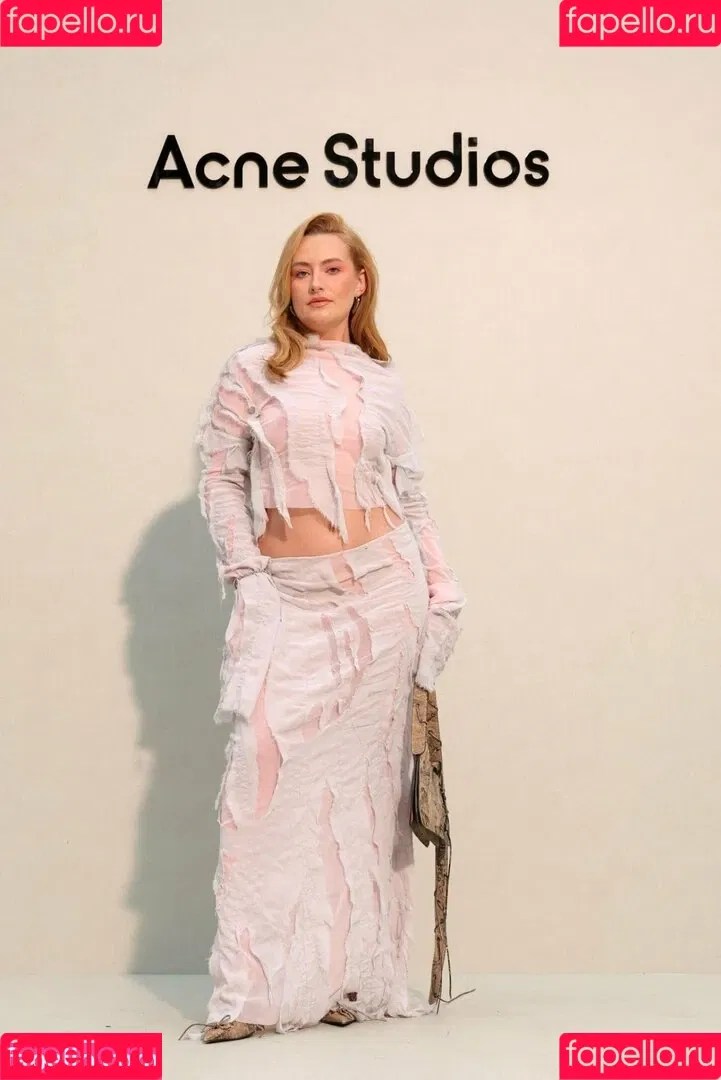 Amelia Dimoldenberg / ameliadimz / emilynudess Onlyfans Photo Gallery 