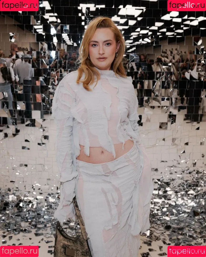 Amelia Dimoldenberg / ameliadimz / emilynudess Onlyfans Photo Gallery 