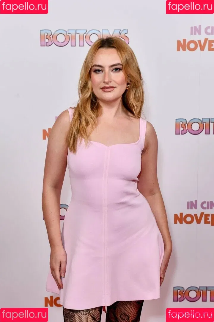 Amelia Dimoldenberg / ameliadimz / emilynudess Onlyfans Photo Gallery 