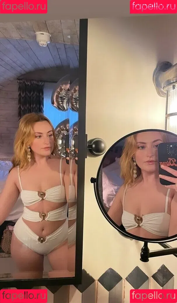 Amelia Dimoldenberg / ameliadimz / emilynudess Onlyfans Photo Gallery 