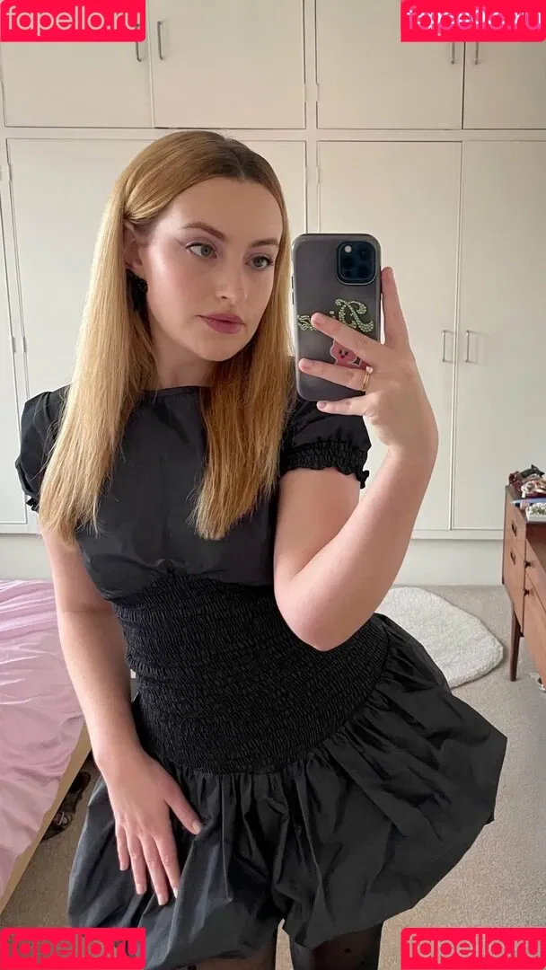 Amelia Dimoldenberg / ameliadimz / emilynudess Onlyfans Photo Gallery 