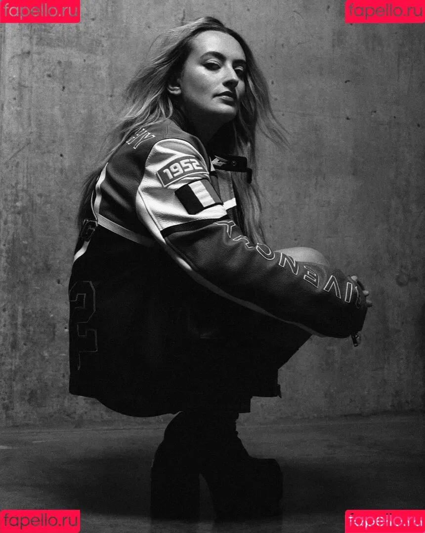 Amelia Dimoldenberg / ameliadimz / emilynudess Onlyfans Photo Gallery 