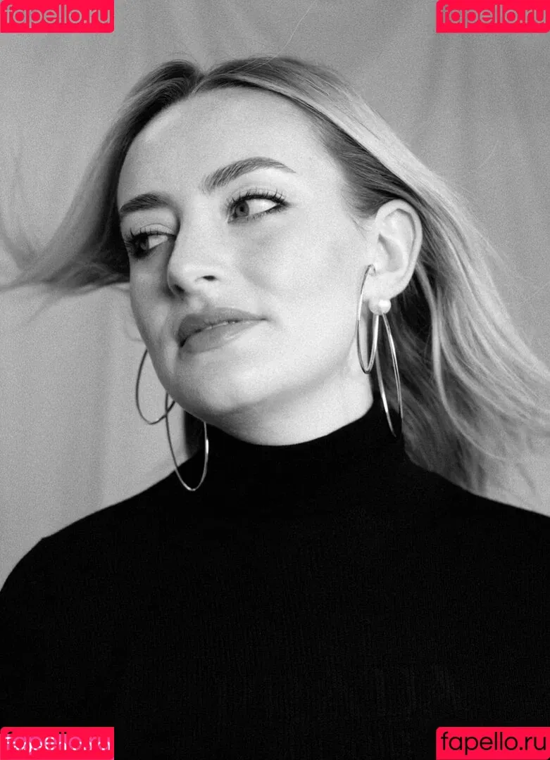 Amelia Dimoldenberg / ameliadimz / emilynudess Onlyfans Photo Gallery 