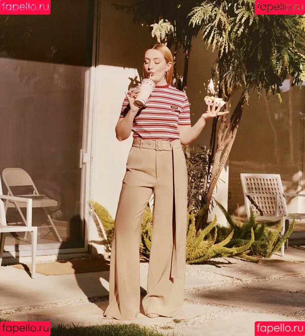 Amelia Dimoldenberg / ameliadimz / emilynudess Onlyfans Photo Gallery 