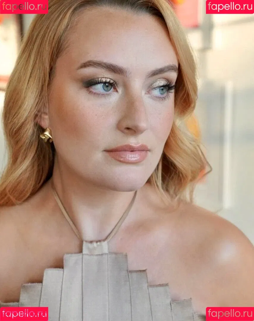 Amelia Dimoldenberg / ameliadimz / emilynudess Onlyfans Photo Gallery 