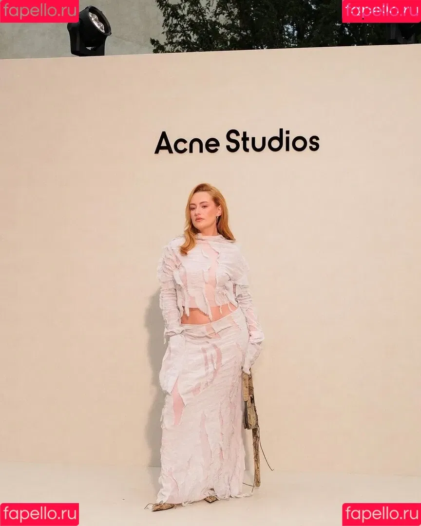 Amelia Dimoldenberg / ameliadimz / emilynudess Onlyfans Photo Gallery 