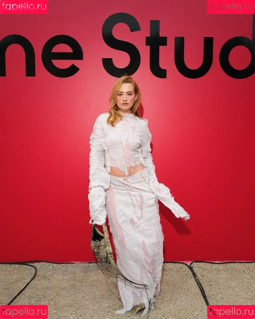 Amelia Dimoldenberg / ameliadimz / emilynudess Onlyfans Photo Gallery 