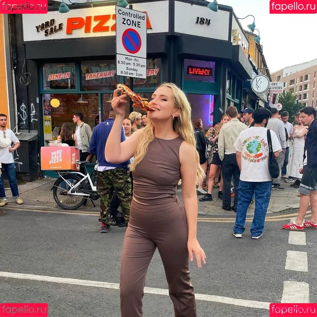 Amelia Dimoldenberg / ameliadimz / emilynudess Onlyfans Photo Gallery 