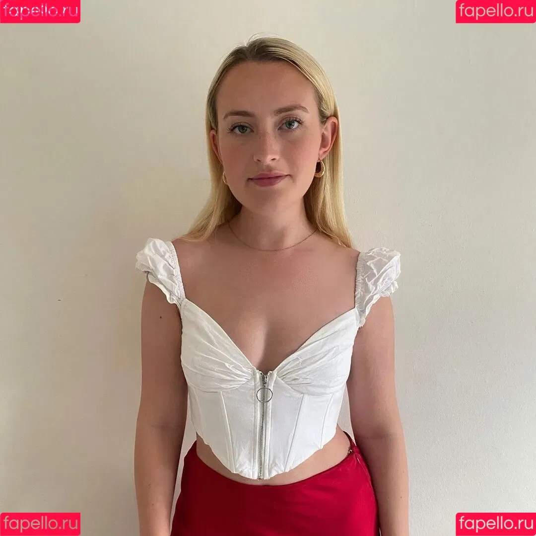 Amelia Dimoldenberg / ameliadimz / emilynudess Onlyfans Photo Gallery 