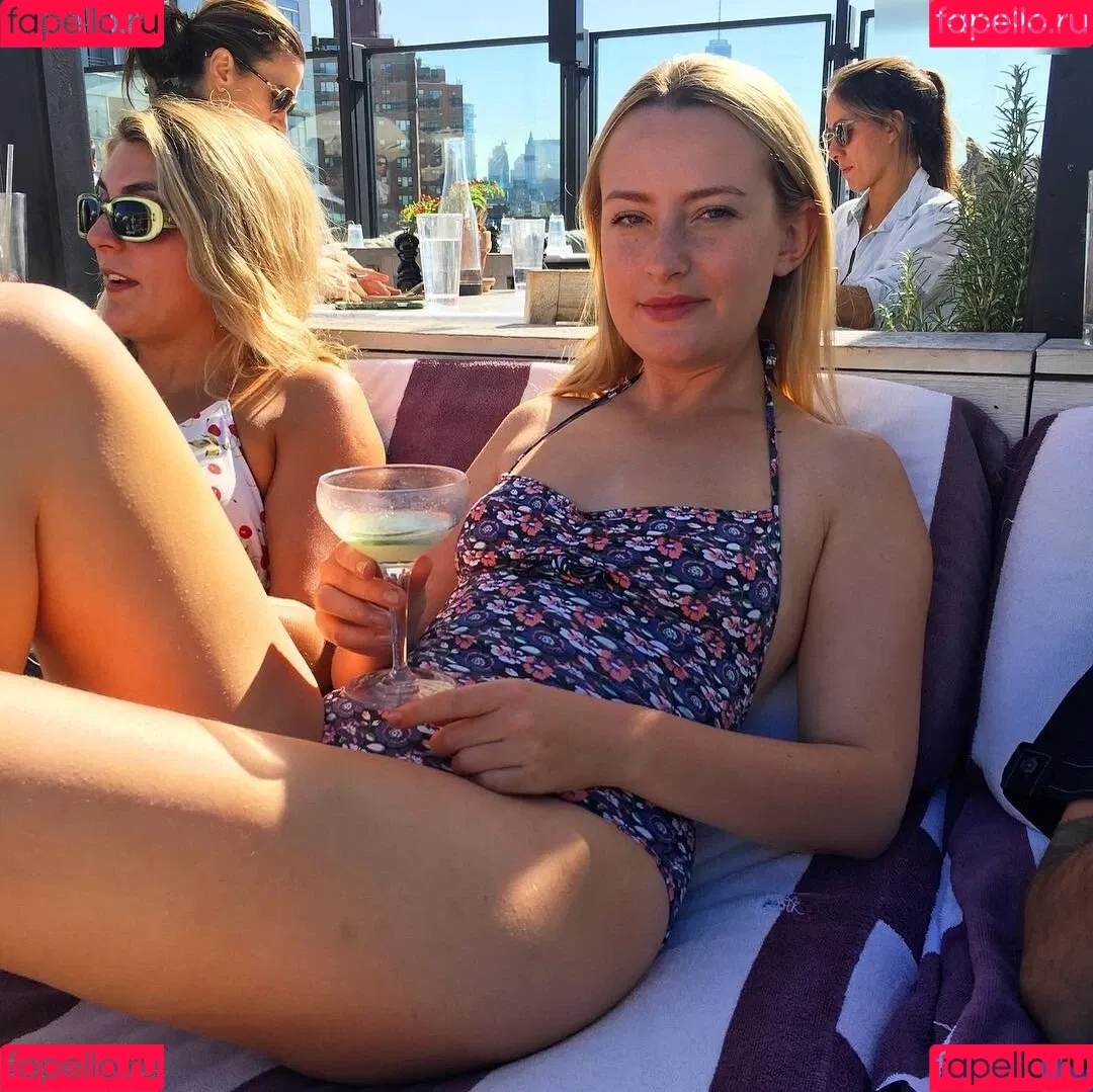 Amelia Dimoldenberg / ameliadimz / emilynudess Onlyfans Photo Gallery 