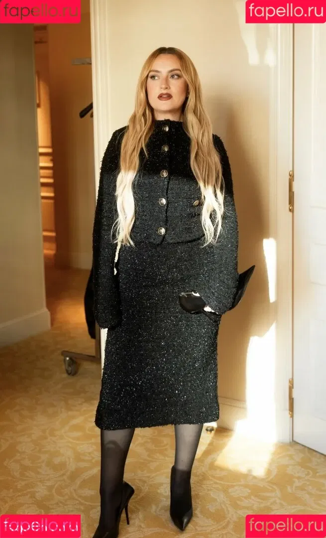 Amelia Dimoldenberg / ameliadimz / emilynudess Onlyfans Photo Gallery 