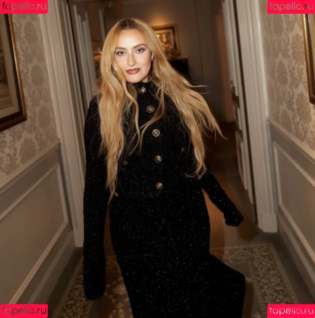 Amelia Dimoldenberg / ameliadimz / emilynudess Onlyfans Photo Gallery 