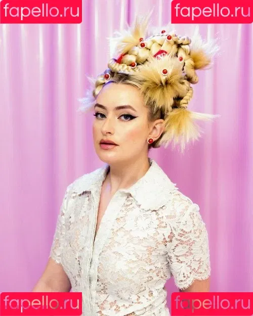 Amelia Dimoldenberg / ameliadimz / emilynudess Onlyfans Photo Gallery 