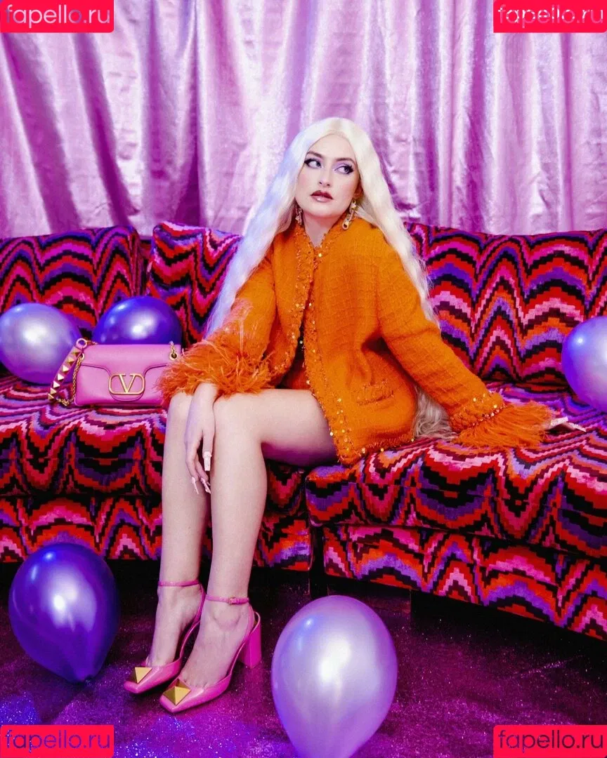 Amelia Dimoldenberg / ameliadimz / emilynudess Onlyfans Photo Gallery 