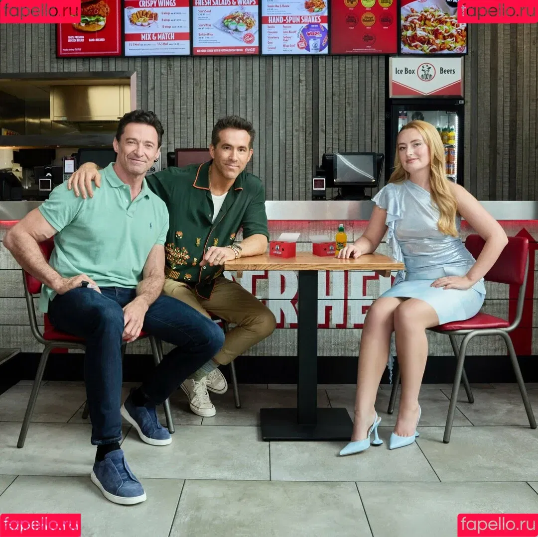 Amelia Dimoldenberg / ameliadimz / emilynudess Onlyfans Photo Gallery 