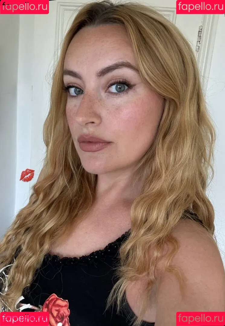 Amelia Dimoldenberg / ameliadimz / emilynudess Onlyfans Photo Gallery 