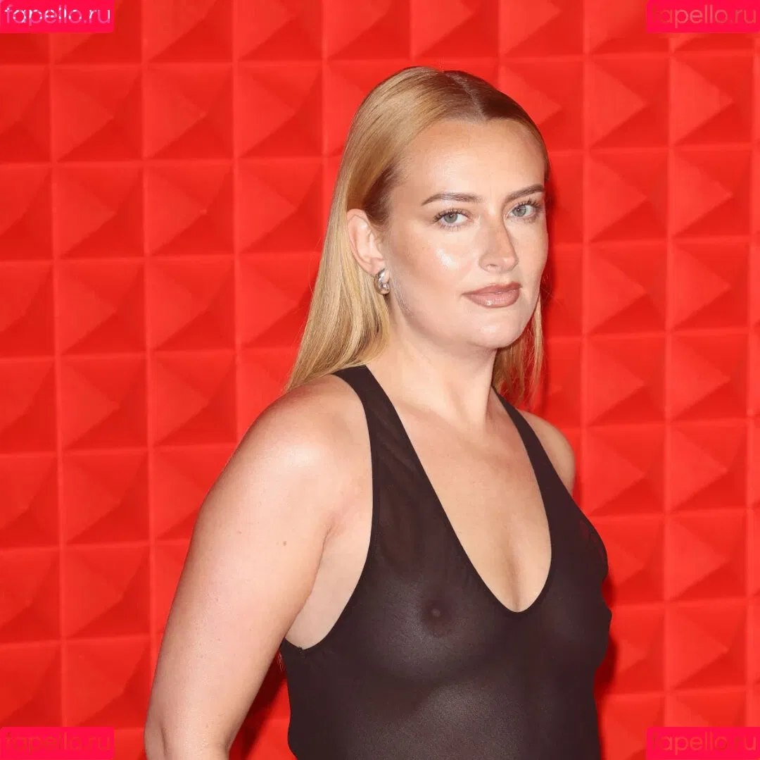 Amelia Dimoldenberg / ameliadimz / emilynudess Onlyfans Photo Gallery 