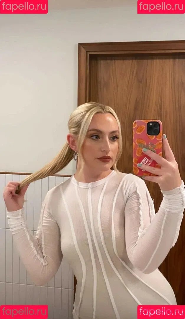 Amelia Dimoldenberg / ameliadimz / emilynudess Onlyfans Photo Gallery 