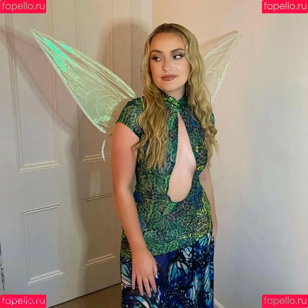 Amelia Dimoldenberg / ameliadimz / emilynudess Onlyfans Photo Gallery 