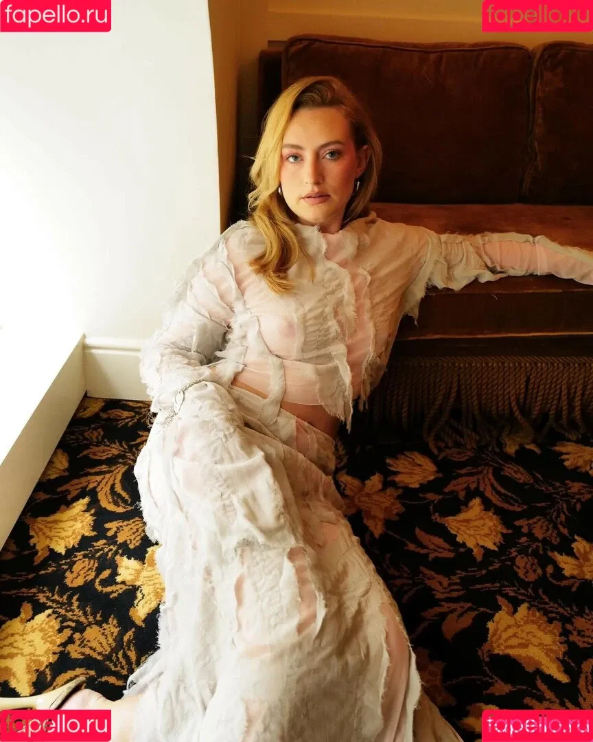 Amelia Dimoldenberg / ameliadimz / emilynudess Onlyfans Photo Gallery 