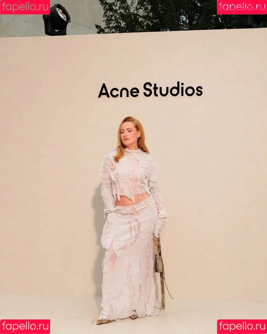 Amelia Dimoldenberg / ameliadimz / emilynudess Onlyfans Photo Gallery 