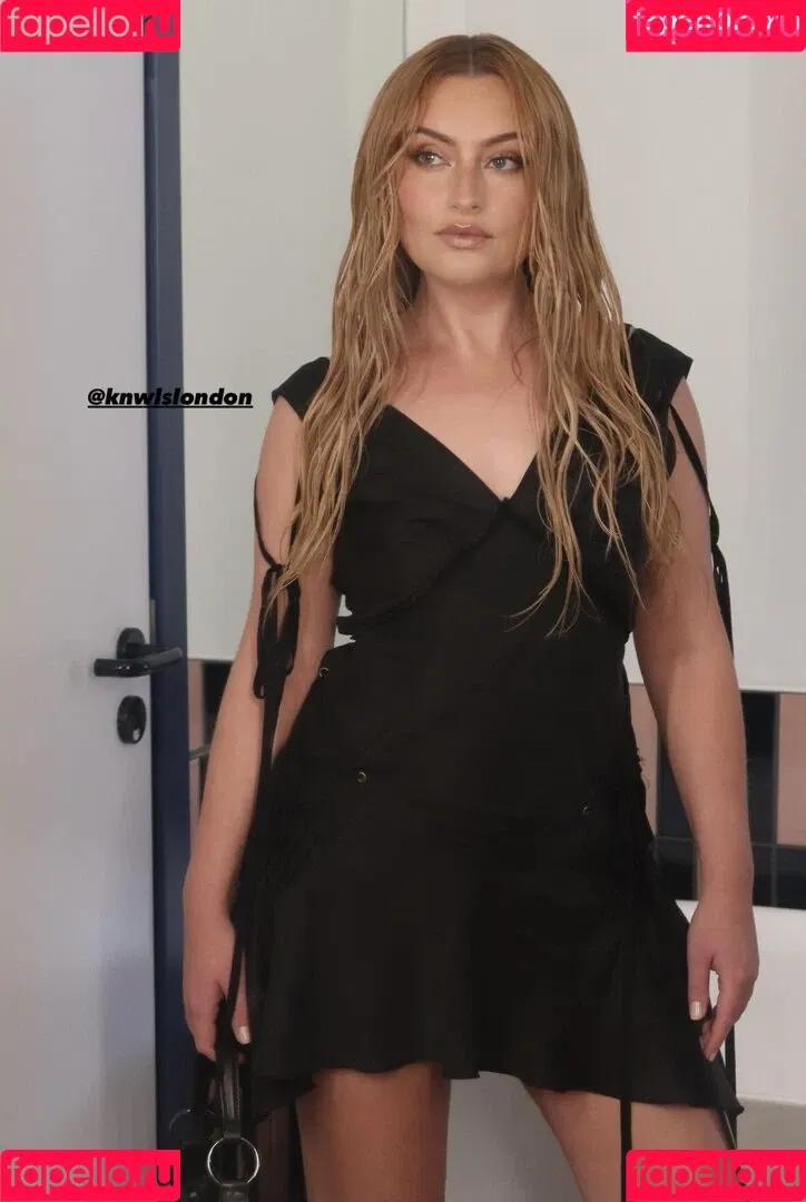 Amelia Dimoldenberg / ameliadimz / emilynudess Onlyfans Photo Gallery 