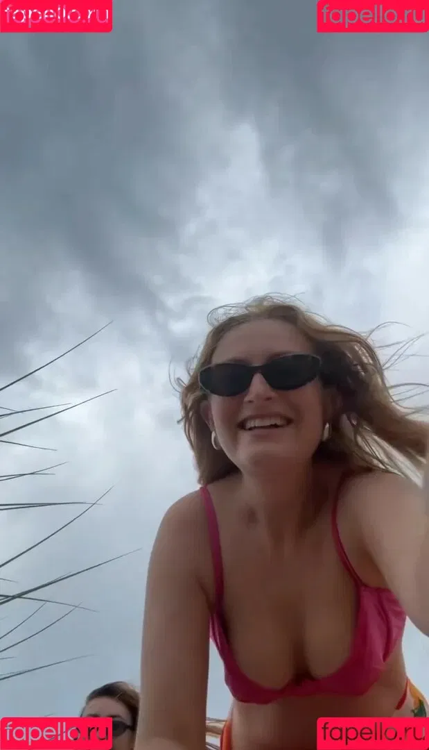 Amelia Dimoldenberg / ameliadimz / emilynudess Onlyfans Photo Gallery 