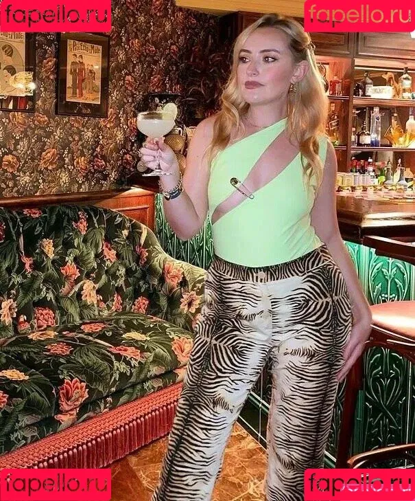 Amelia Dimoldenberg / ameliadimz / emilynudess Onlyfans Photo Gallery 