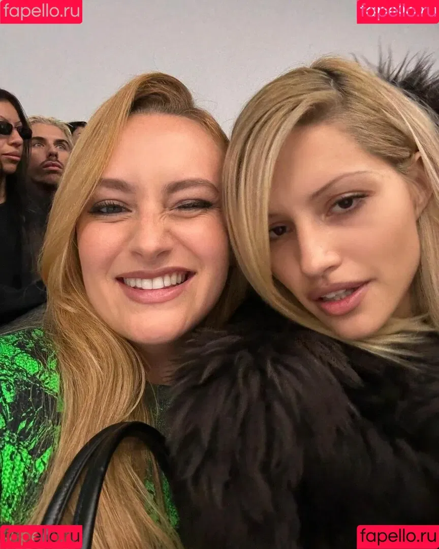 Amelia Dimoldenberg / ameliadimz / emilynudess Onlyfans Photo Gallery 