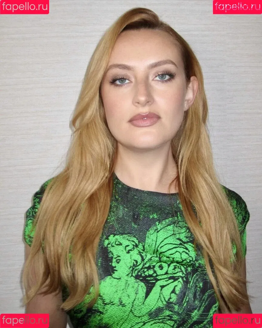 Amelia Dimoldenberg / ameliadimz / emilynudess Onlyfans Photo Gallery 